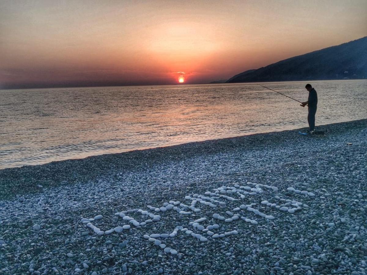 Гостевой Дом В Гаграх"Море Солнца" Gagra Eksteriør billede